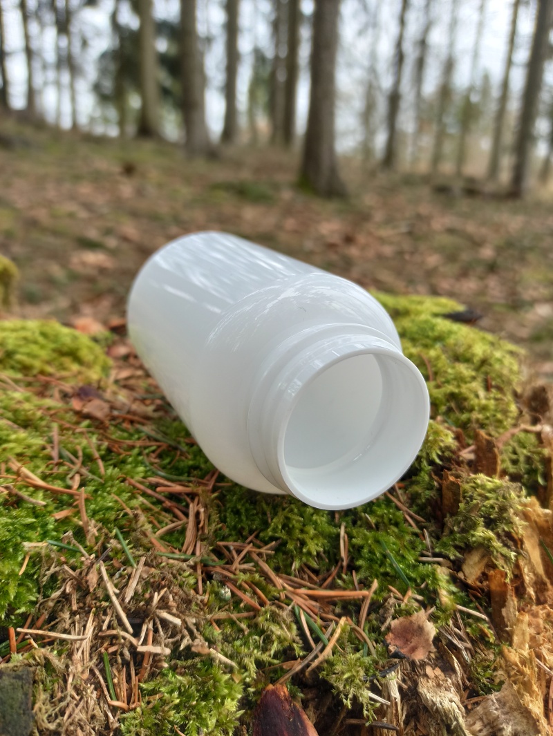 Dóza 250 ml s černým uzávěrem a samolepicí vložkou