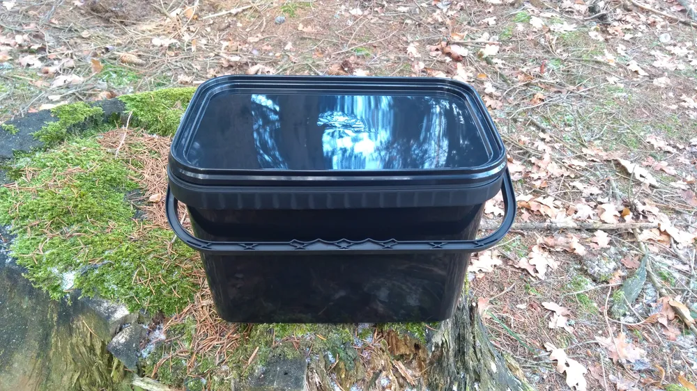 Plastový kbelík černý hranatý 5,8l